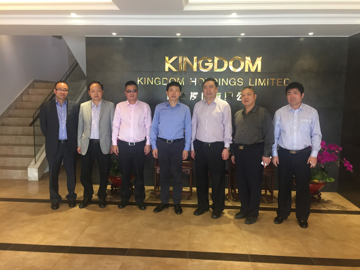 1492482977381193.jpg 2 趙振元同志、任維明董事長(zhǎng)與其他嘉賓一起親切合影.jpg