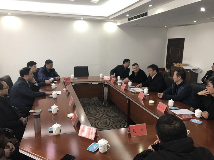 1496474386394986.jpg 11-鞏義市委書記袁三軍、市人大主任李明楨、市政協(xié)主席談得勝、市委常委、市委辦主任朱軍、副市長劉軍杰、鞏東新區(qū)副主任劉亞濤等與太極實(shí)業(yè)董事長、十一科技法人代表趙振元、余才志、陳昌、何斌、趙斌、張松濤、趙遠(yuǎn)遠(yuǎn)、魏靜等會(huì)談.jpg