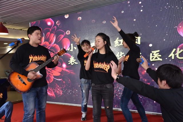 1496500998762336.jpg 14-華東醫化院小合唱《紅日》.jpg